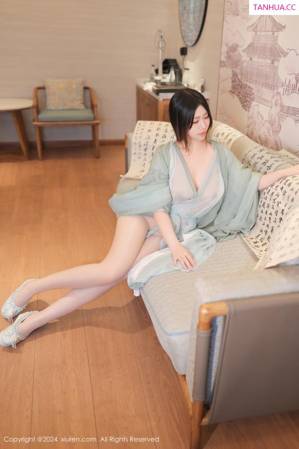   [XiuRen]高清写真图 2024.07.30 No.8937 蛋蛋宝 丝袜美腿第31张图片